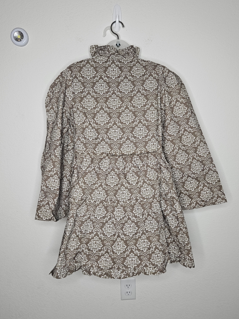 Hyacinth House by Tuckernuck Olive Bell Sleeve Tiered Mini Dress NWT Medium - Picture 13 of 16